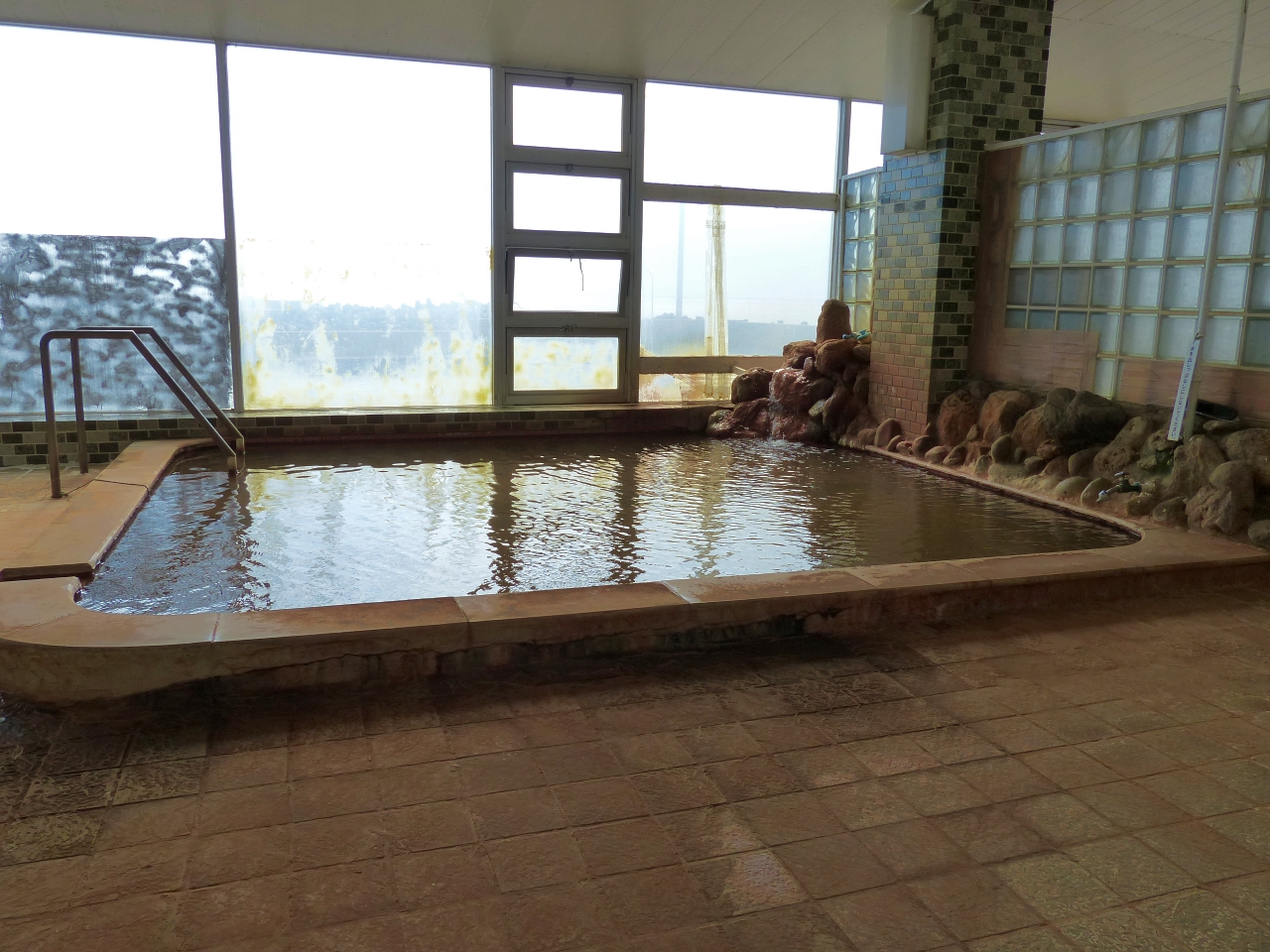 日本海の眺望抜群な2階浴場